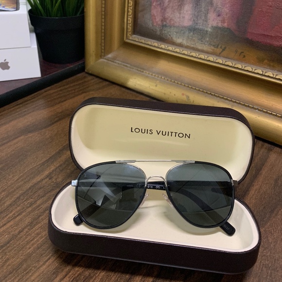 Louis Vuitton Other - Louis Vuitton Attraction Pilot Sunglasses + Case